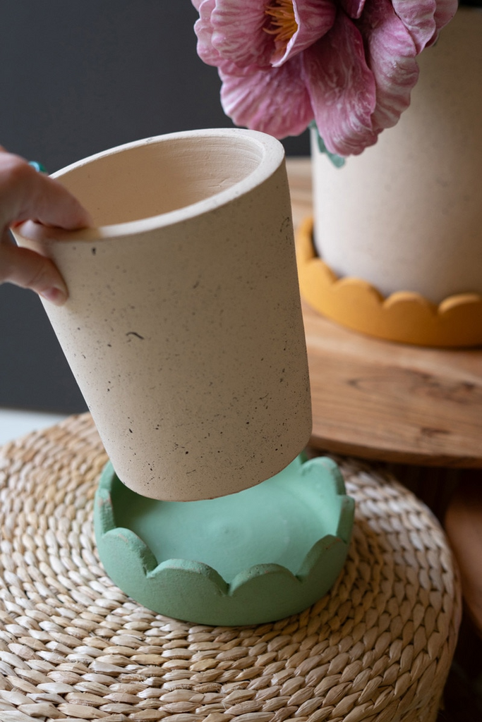Terracotta Planters with Scalloped Trays Set/3
