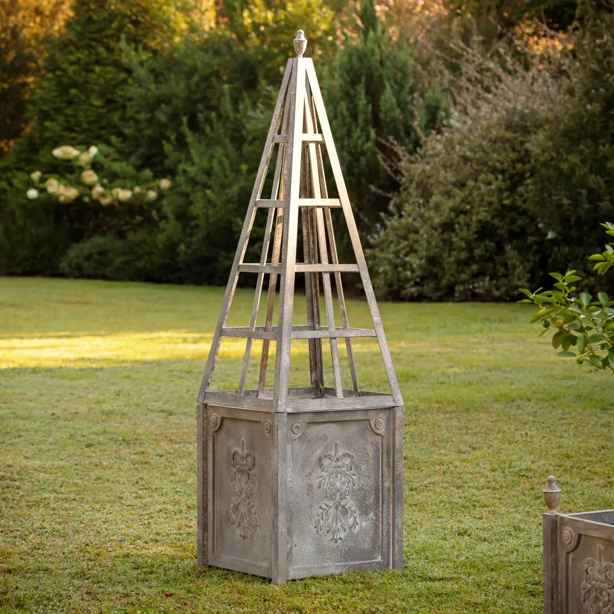 planter obelisk trellis Chateau Obelisk