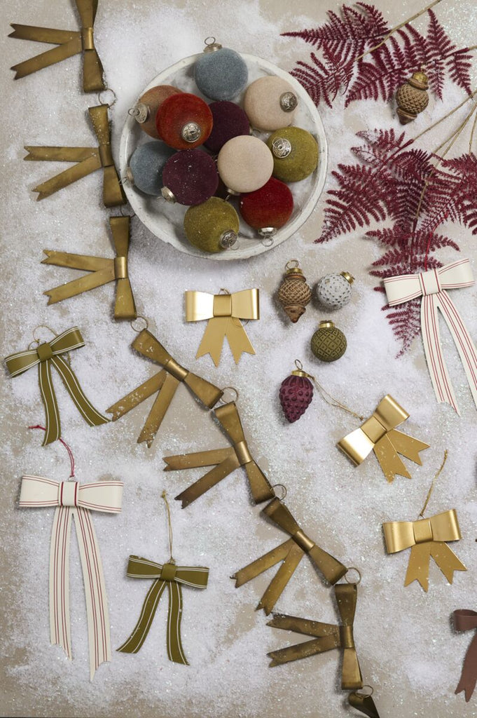 Collectors Bow Garland